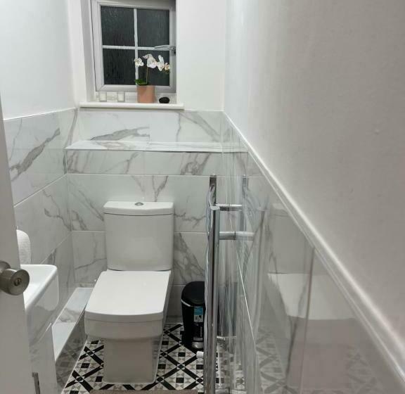 بنسيون Hendon Park Apartments In London