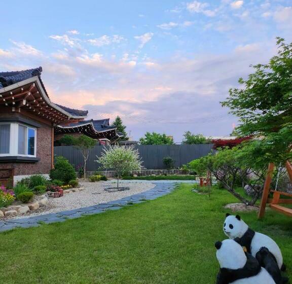 Pensão Moon Drawing Goeun