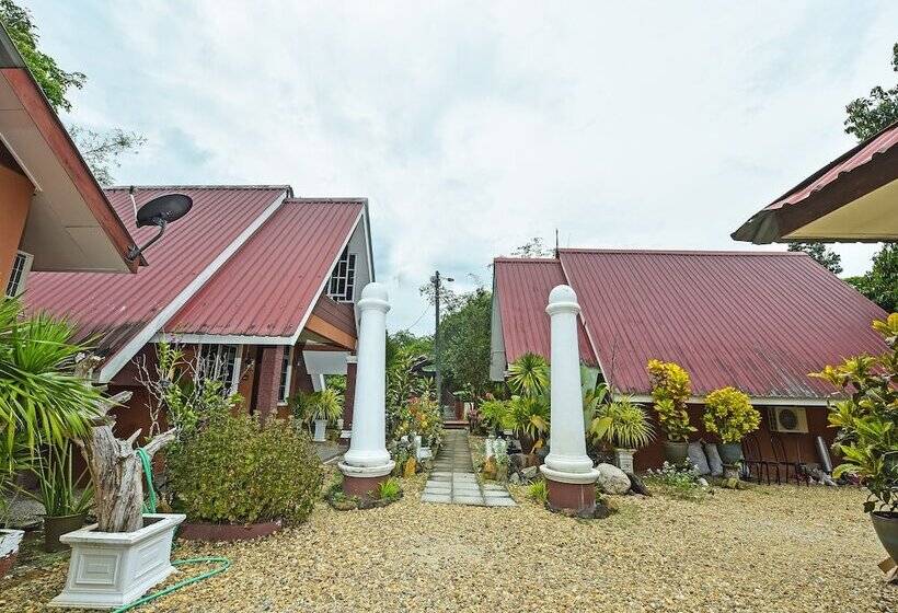 בית מלון כפרי Oyo 90642 Twin Mutiara Chalet & Homestay