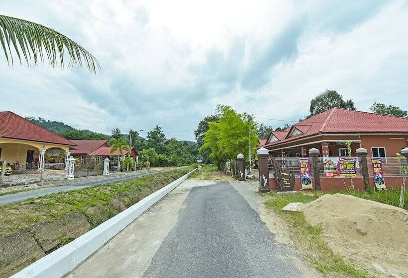 בית מלון כפרי Oyo 90642 Twin Mutiara Chalet & Homestay