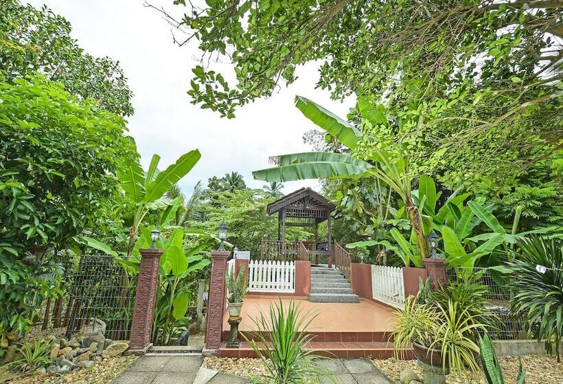 בית מלון כפרי Oyo 90642 Twin Mutiara Chalet & Homestay