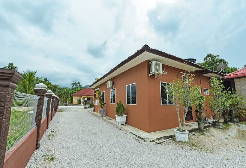 בית מלון כפרי Oyo 90642 Twin Mutiara Chalet & Homestay