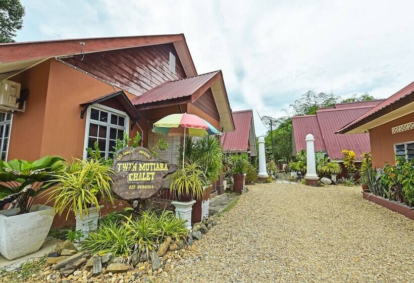 בית מלון כפרי Oyo 90642 Twin Mutiara Chalet & Homestay