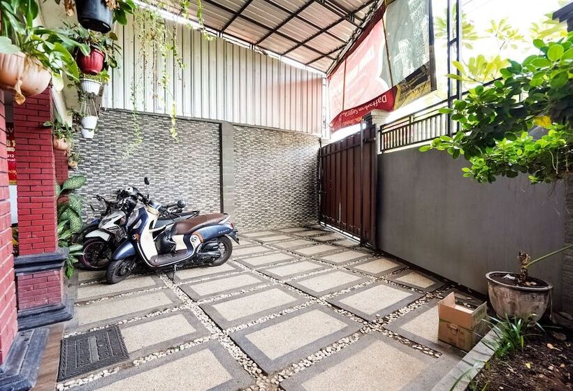 호텔 Tutus Homestay Syariah Redpartner