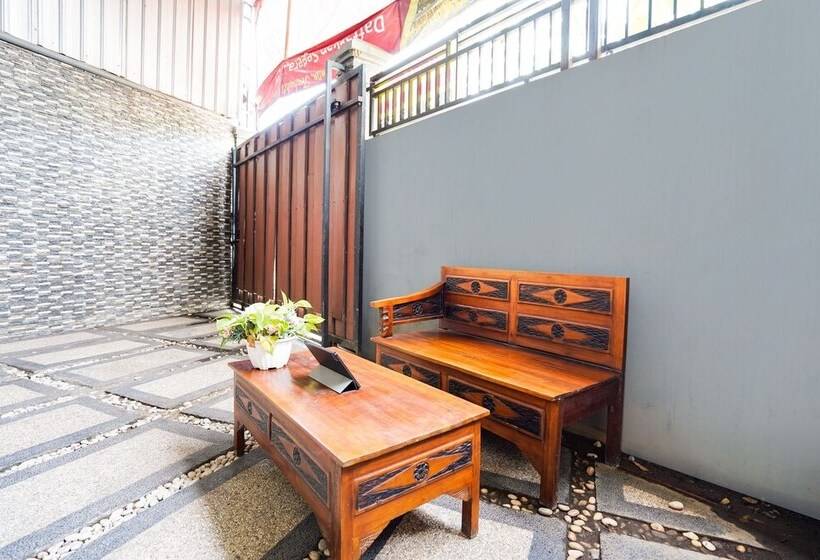 호텔 Tutus Homestay Syariah Redpartner