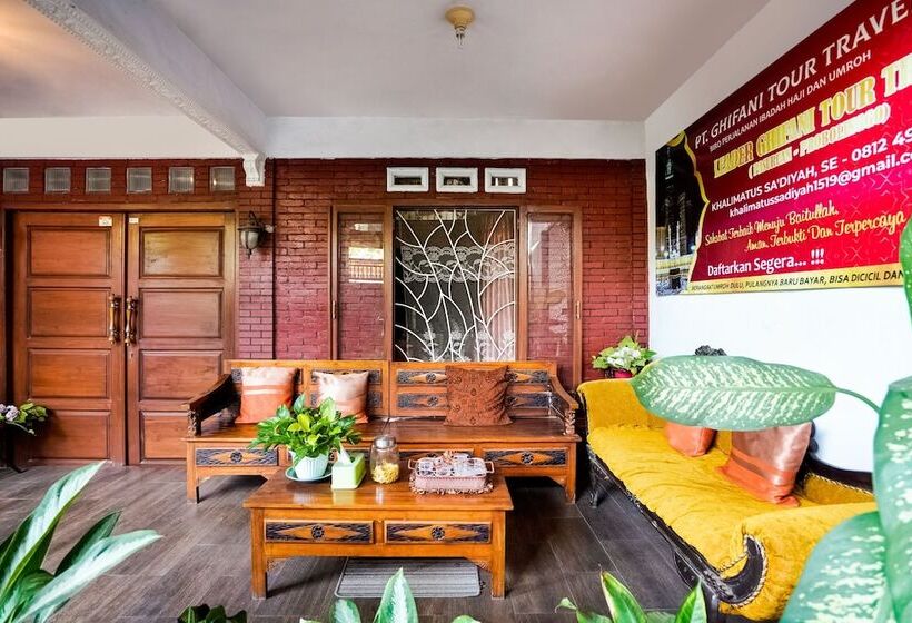 호텔 Tutus Homestay Syariah Redpartner