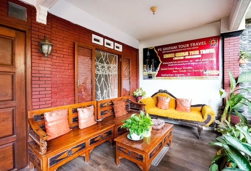 호텔 Tutus Homestay Syariah Redpartner