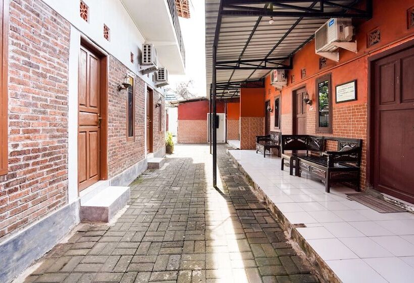 هتل Tutus Homestay Syariah Redpartner