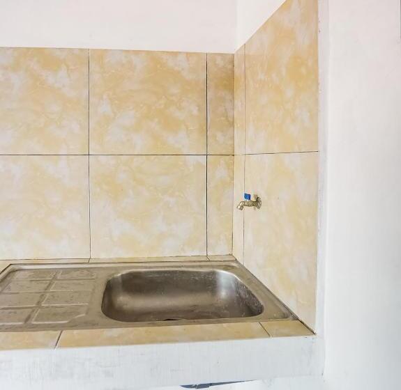 호텔 Tutus Homestay Syariah Redpartner