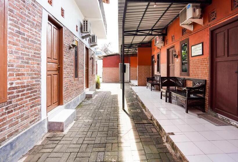 هتل Tutus Homestay Syariah Redpartner