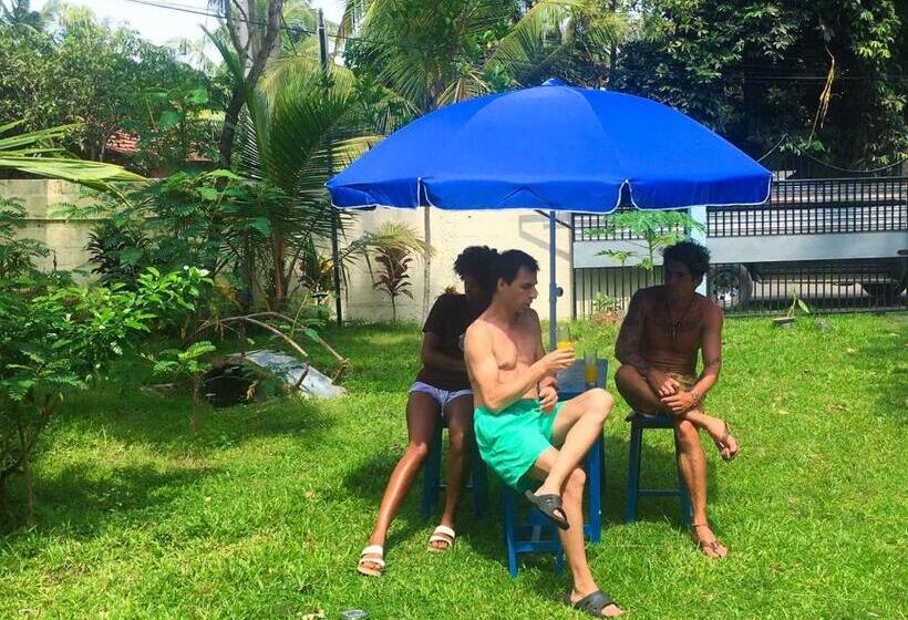 住宿加早餐  Blue Waves Madiha