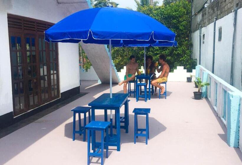 住宿加早餐  Blue Waves Madiha