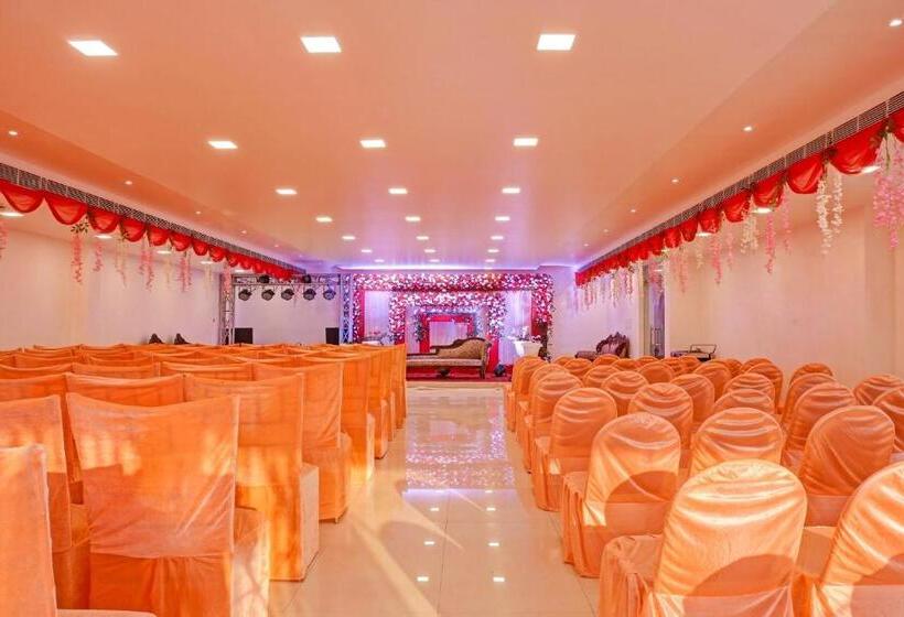 Отель Collection O 700794 Blue Diamond