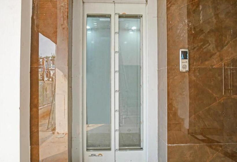 Отель Collection O 700794 Blue Diamond