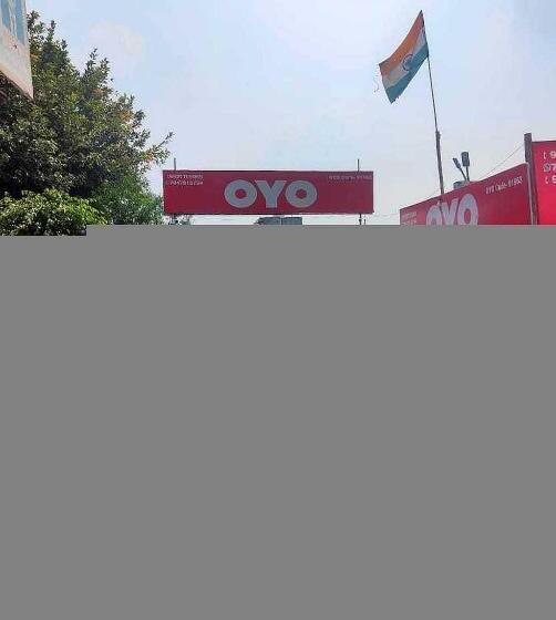 ホテル Oyo 70136 Vrinda Inn