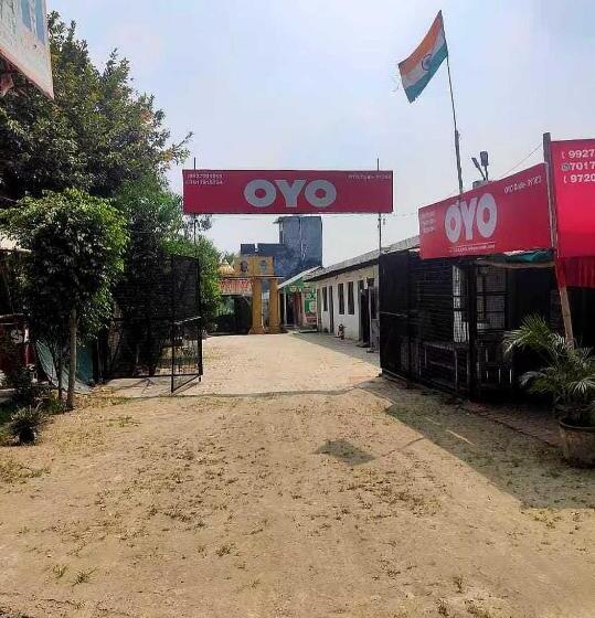 호텔 Oyo 70136 Vrinda Inn