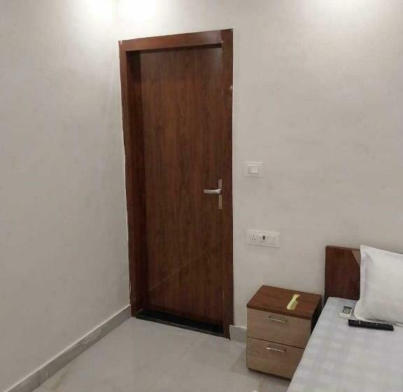 Отель Oyo 70194  King