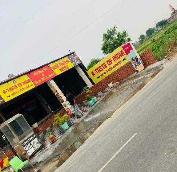 호텔 Oyo 93295 Taste Of India  And Restaurant