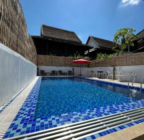 פנסיון Little Friendly Guest House And Swimming Pool