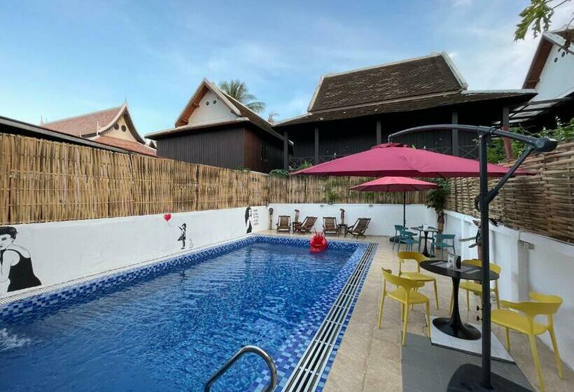 פנסיון Little Friendly Guest House And Swimming Pool