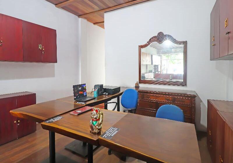 호텔 Oyo 91807 Kemalasari Guesthouse