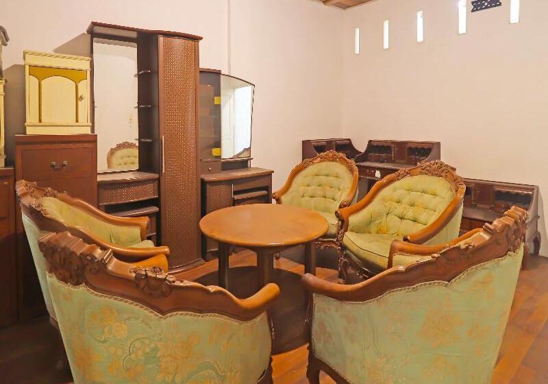 호텔 Oyo 91807 Kemalasari Guesthouse