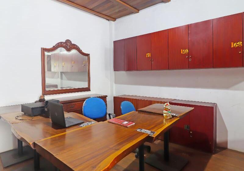 호텔 Oyo 91807 Kemalasari Guesthouse