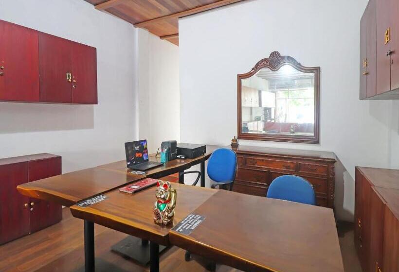 호텔 Oyo 91807 Kemalasari Guesthouse