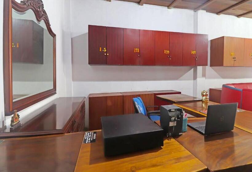 호텔 Oyo 91807 Kemalasari Guesthouse