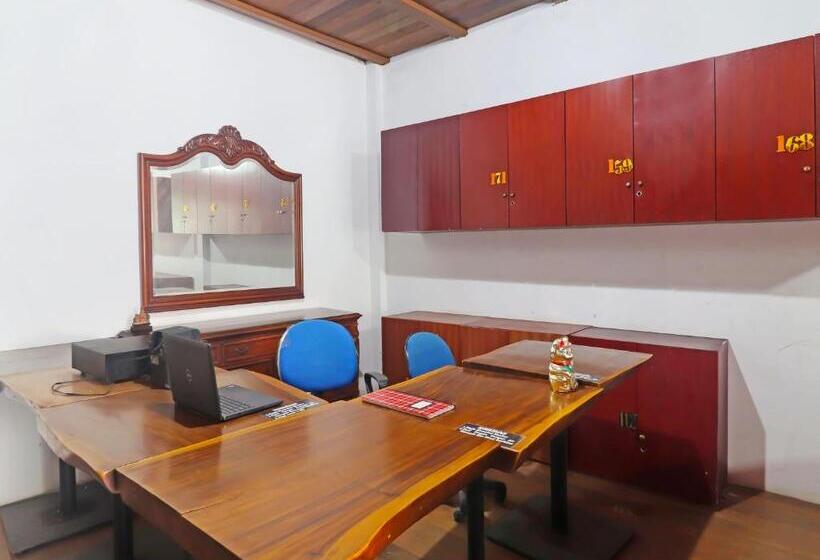 호텔 Oyo 91807 Kemalasari Guesthouse