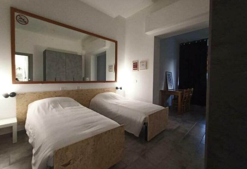 펜션 Airport Boulevard Guesthouse