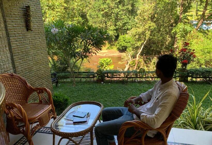 פנסיון Athirapilly On The Rocks