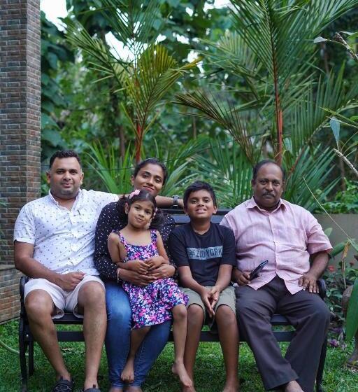 פנסיון Athirapilly On The Rocks