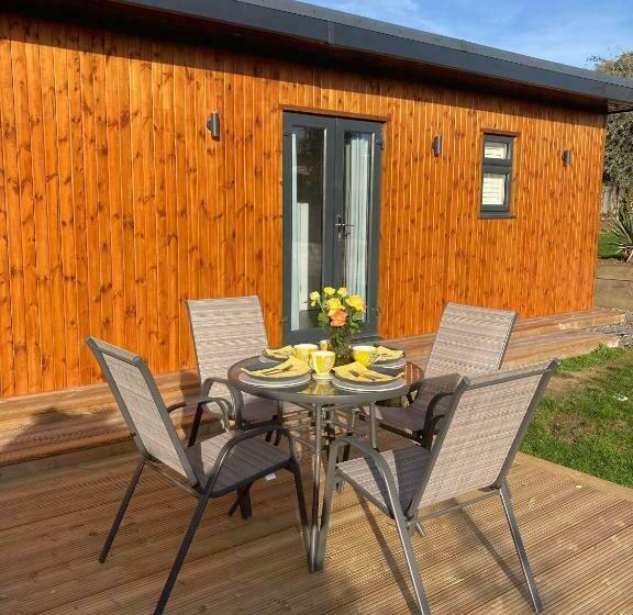 펜션 Me Old Abode Entire Garden Cabin Near The Sea