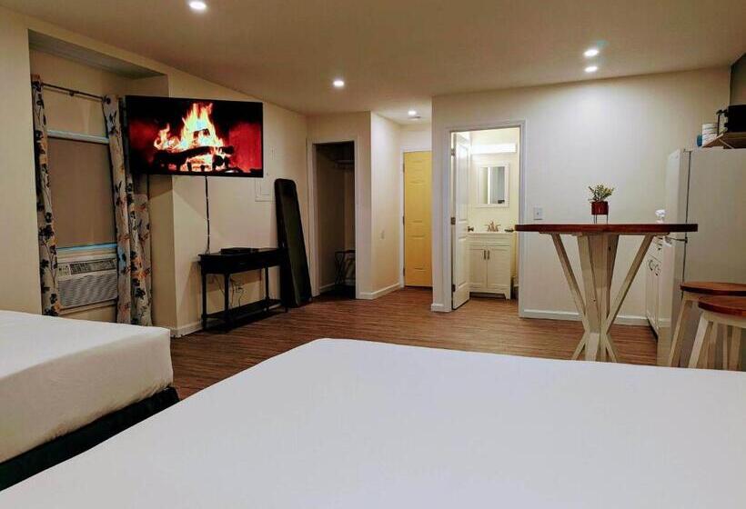 The Honey Bee Motel