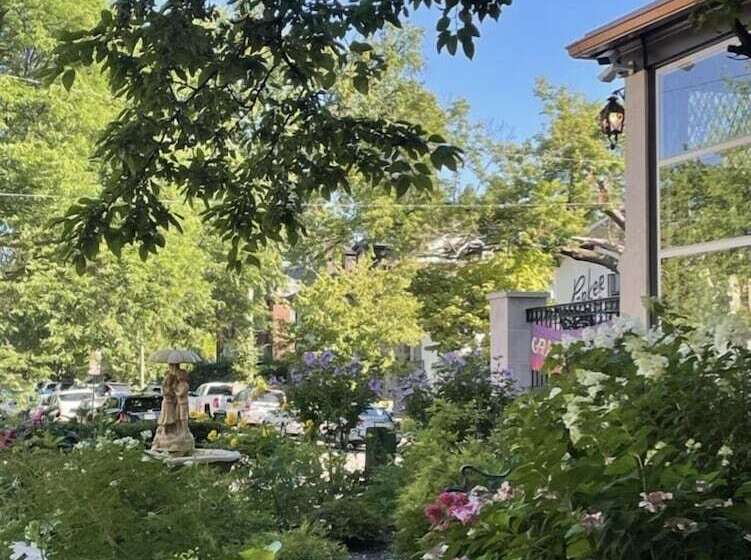 住宿加早餐  Frederick Stearns House Historic Inn