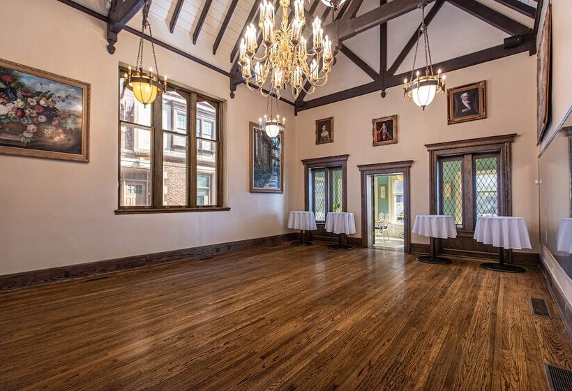 住宿加早餐  Frederick Stearns House Historic Inn