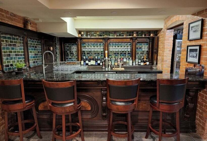 住宿加早餐  Frederick Stearns House Historic Inn