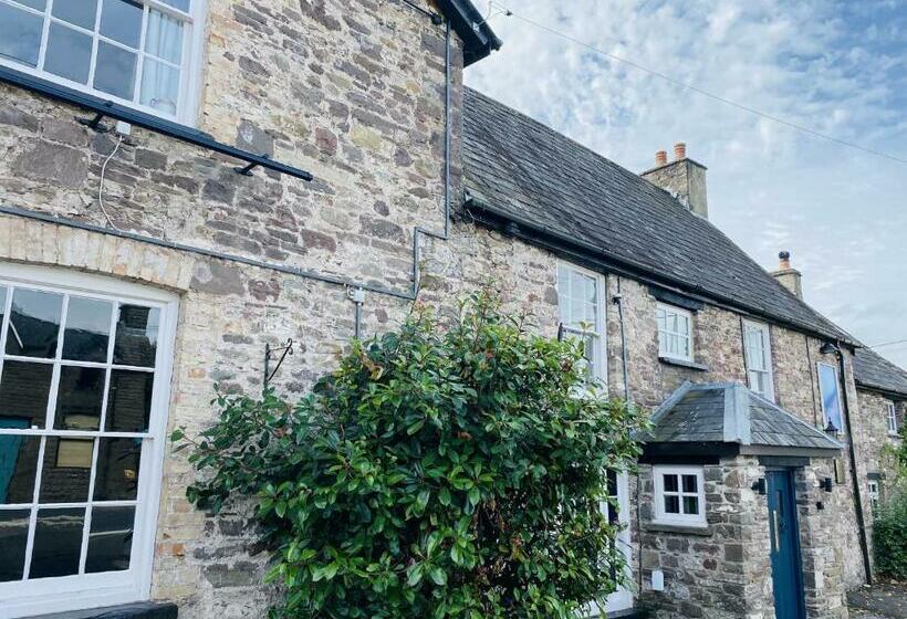 민박 The Bluebell Country Inn, Crickhowell