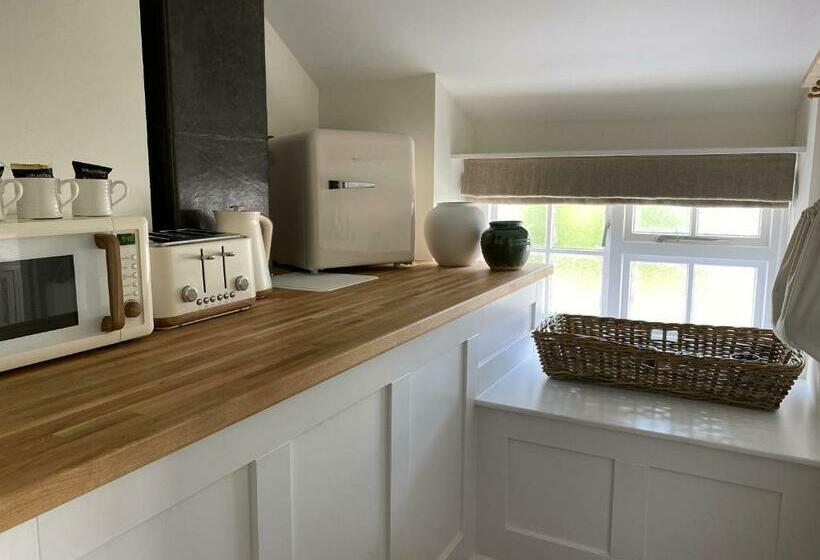 민박 The Bluebell Country Inn, Crickhowell