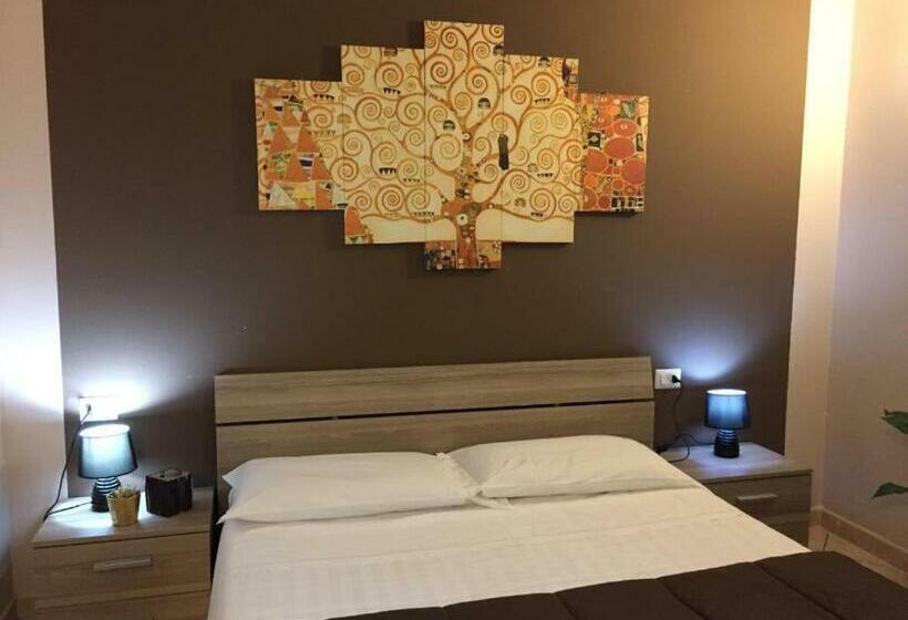 هتل کپسول Elena