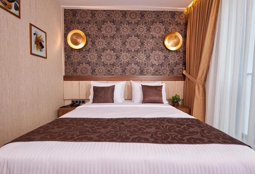 Trademark Collection By Wyndham Operla Airport Hotels