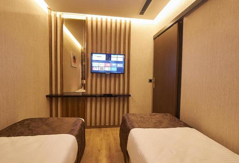 Trademark Collection By Wyndham Operla Airport Hotels