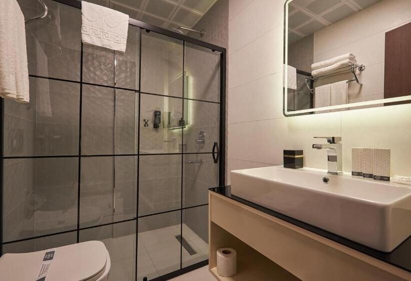 Trademark Collection By Wyndham Operla Airport Hotels