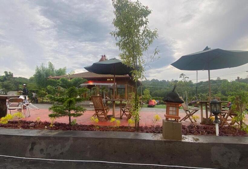 Отель Resort & Resto Talaga Sundayana