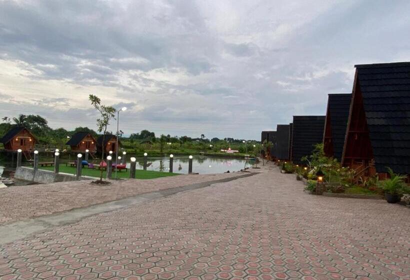 Отель Resort & Resto Talaga Sundayana