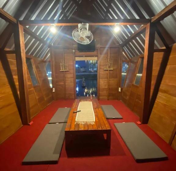 Отель Resort & Resto Talaga Sundayana