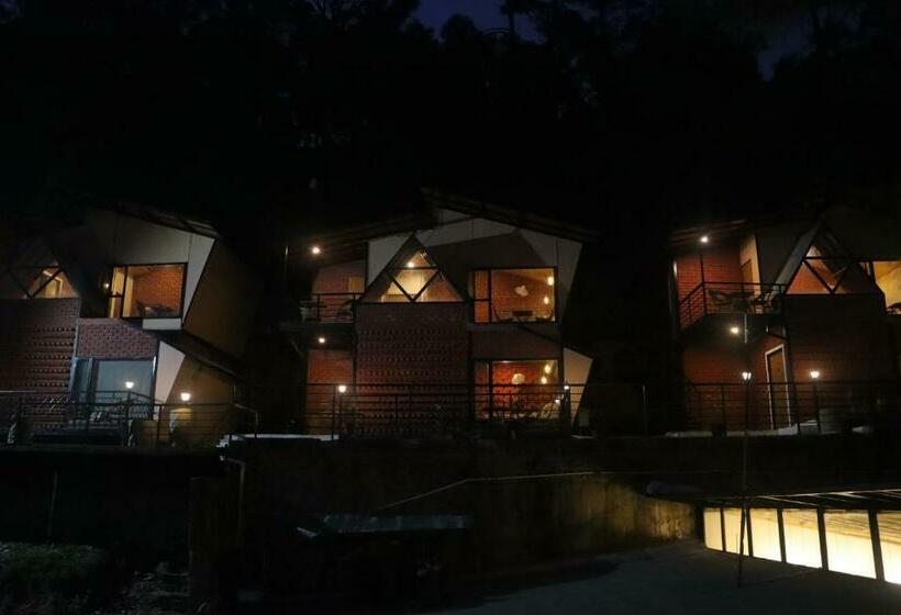 בית מלון כפרי Tatvam Resort