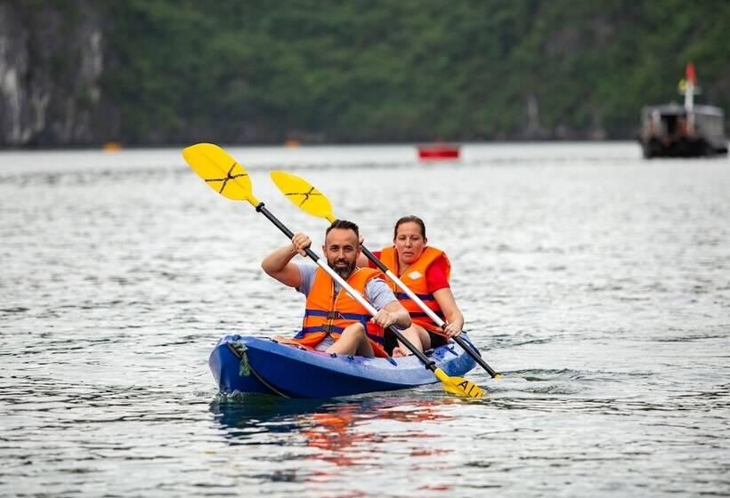 هتل Verdure Lotus Classic Cruise