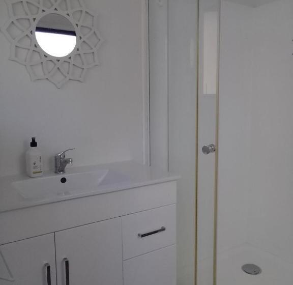 膳宿费 Cable Bay Farm